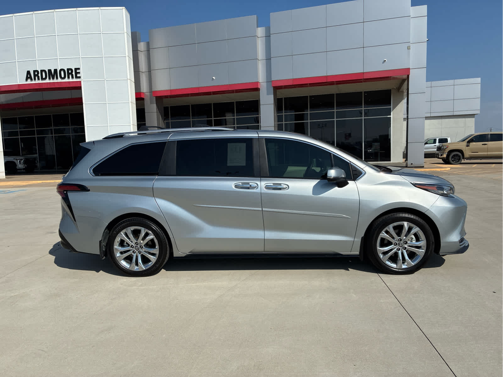 2024 Toyota Sienna Platinum