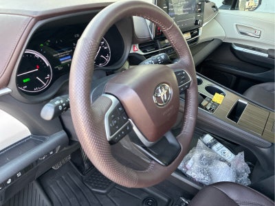 2024 Toyota Sienna Platinum