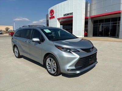 2024 Toyota Sienna Platinum